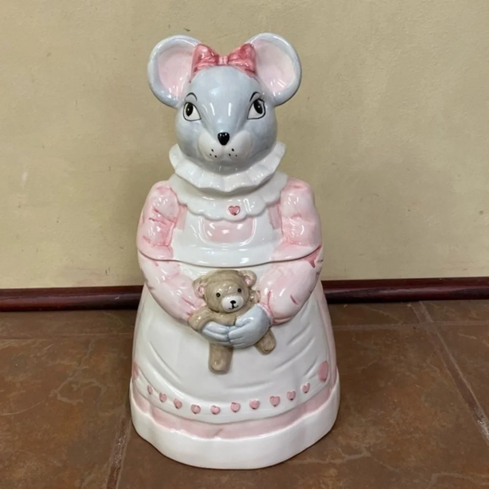 VINTAGE MELINDA MOUSE WITH A TEDDY BEAR COOKIE JAR FROM THE HOUSE OF LLOYD 1990